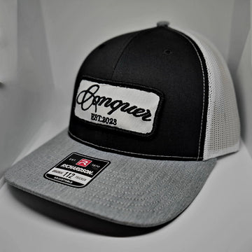 Gorra R Conquer gris, negra, blanca